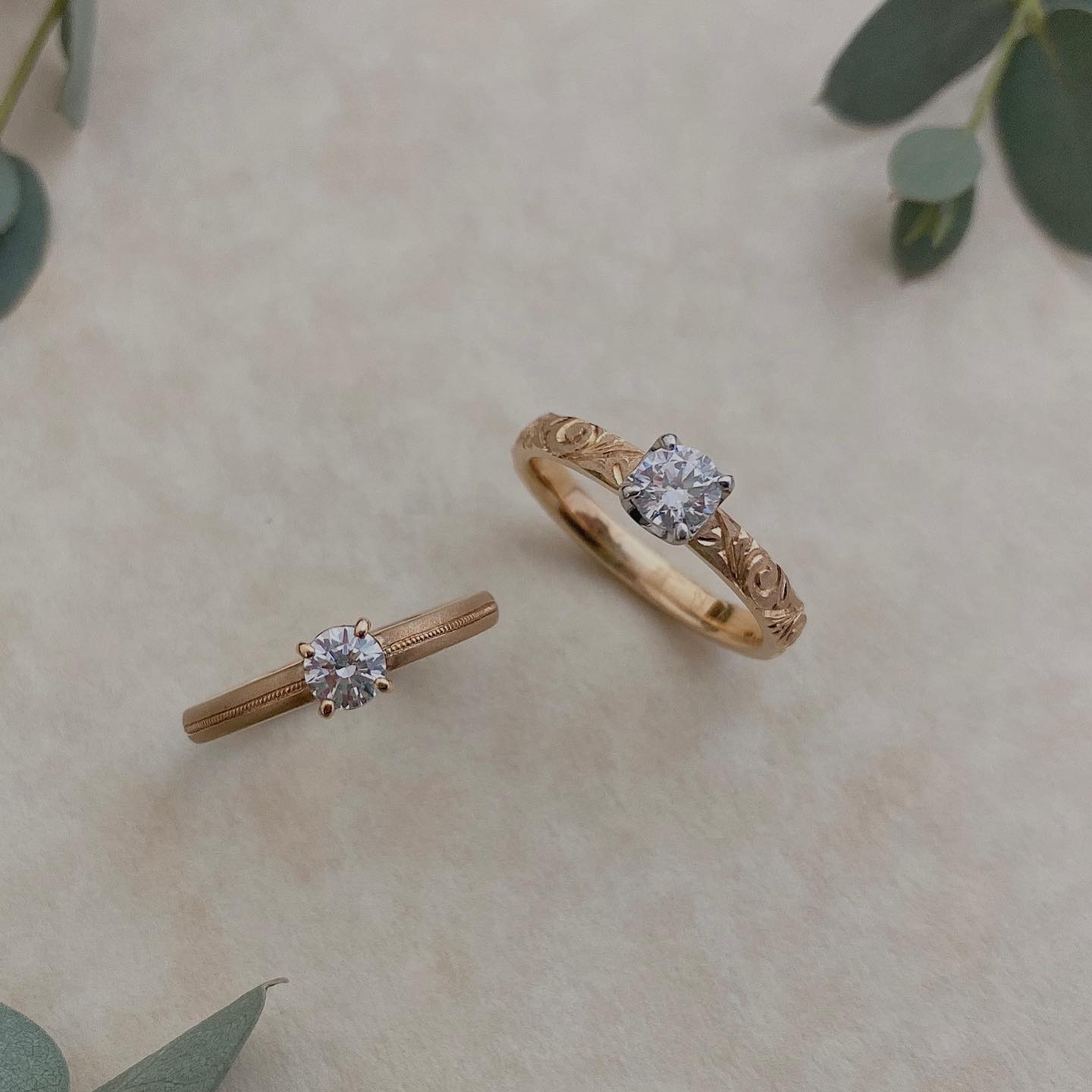 オーダーメイドリングAilesのエンゲージ🕊 Ailesのマリッジリングでも人気なミル打ち⚜️とアラベスク彫りのデザインを取り入れたエンゲージリング💍 ダイヤモンドを留める爪もデザインが選べます💎 #ブライダルリング#マリッジリング#エンゲージリング#オーダーメイドリング