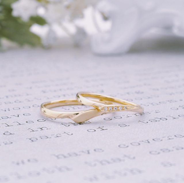 🕊Ordermade ring  Le Furue🕊  「ブライダルリングを選ぶ」それは2人にとって一生に一度しかない“特別な時間”。そして“特別な想い”がそこにはある。 ふたりだけの“特別”にこだわって願いを叶える...それがLe futur。  リングの素材・幅・メレーダイヤの数をはじめ、艶やミル打ちの有無などがセレクト出来たりします。  #j結婚指輪#マリッジリング#ブライダルリング#オーダーメイドリング