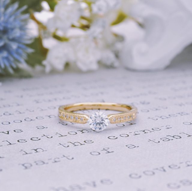 🕊Ordermade ring Le Furue🕊 「ブライダルリングを選ぶ」それは2人にとって一生に一度しかない“特別な時間”。そして“特別な想い”がそこにはある。 ふたりだけの“特別”にこだわって願いを叶える...それがLe futur。 リングの素材・幅・メレーダイヤの数をはじめ、艶やミル打ちの有無などがセレクト出来たりします。 #j結婚指輪#マリッジリング#ブライダルリング#オーダーメイドリング