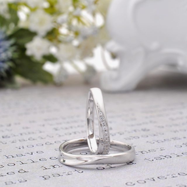 🕊Ordermade ring  Le Furue🕊  「ブライダルリングを選ぶ」それは2人にとって一生に一度しかない“特別な時間”。そして“特別な想い”がそこにはある。 ふたりだけの“特別”にこだわって願いを叶える...それがLe futur。  リングの素材・幅・メレーダイヤの数をはじめ、艶やミル打ちの有無などがセレクト出来たりします。  #j結婚指輪#マリッジリング#ブライダルリング#オーダーメイドリング