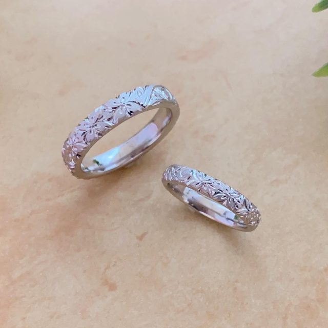 💠Ordermade ring Ailes💠  Carved シリーズ  桜の花をモチーフにしたチェリー彫りのマリッジリング🌸 日本らしい『和』のイメージを意識しました。  素材を変えたり、幅や厚みもお好きなようにアレンジできるのであなたのお好みや指にフィットした仕上がりになります🍀  素材違いでも彫りのデザインがふたりの絆を演出してくれます。  #結婚指輪#マリッジリング#ブライダルリング#リング