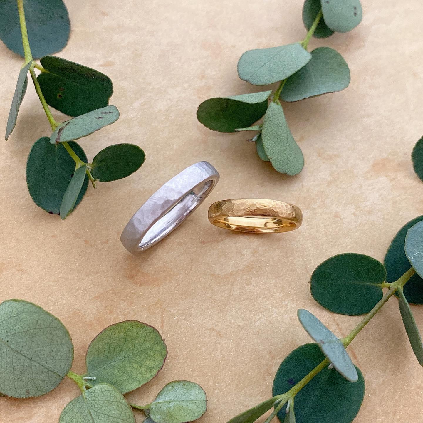 💠Ordermade ring Ailes💠  Simpleシリーズ  ヴィンテージ加工を施したマリッジリング💍 手作り感が溢れています。  シンプルですが、幅や厚みもお好きなようにアレンジができ石入れも可能なのであなたのお好みや指にフィットした仕上がりになります🍀 #結婚指輪#マリッジリング#ブライダルリング#リング#ヴィンテージ