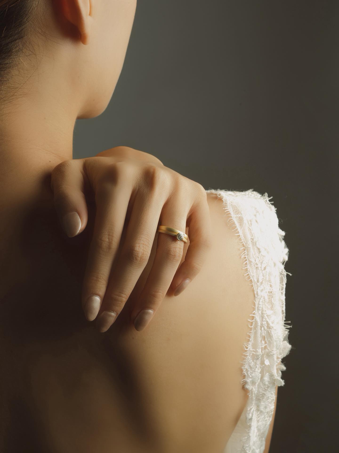 💠Ordermade ring Ailes💠  一本一本自社工房で熟練職人が鍛造製法で手作り致します⚒ ベースラインだけでも、素材・幅・厚み・仕上げなど様々オーダーができるので自分の指やお好みにあった世界に一つのリングが手に入ります😌  男性にとても人気な理由は丈夫さと圧倒的な着け心地の良さ。 #結婚指輪#マリッジリング#ブライダルリング