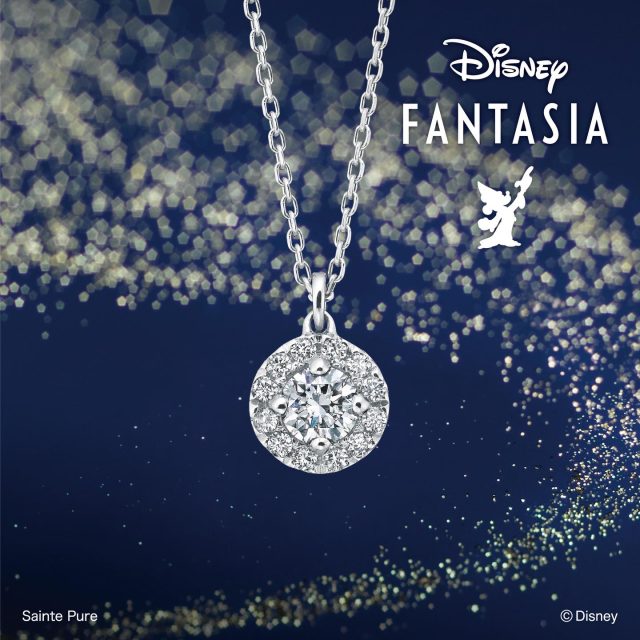 🌙ディズニー『ファンタジア』ブライダルコレクション💫 〜Petit Pendant Necklace〜 『ファンタジア』の夢と希望と魔法の世界をイメージしたデザインです✨ ペンダントトップの裏側とスライドの先端に表現されたミッキーモチーフと チェーンの一部にセッティングされたブルーサファイアが魅力です。 #ディズニー #ファンタジア #ミッキー #ミッキーマウス #魔法