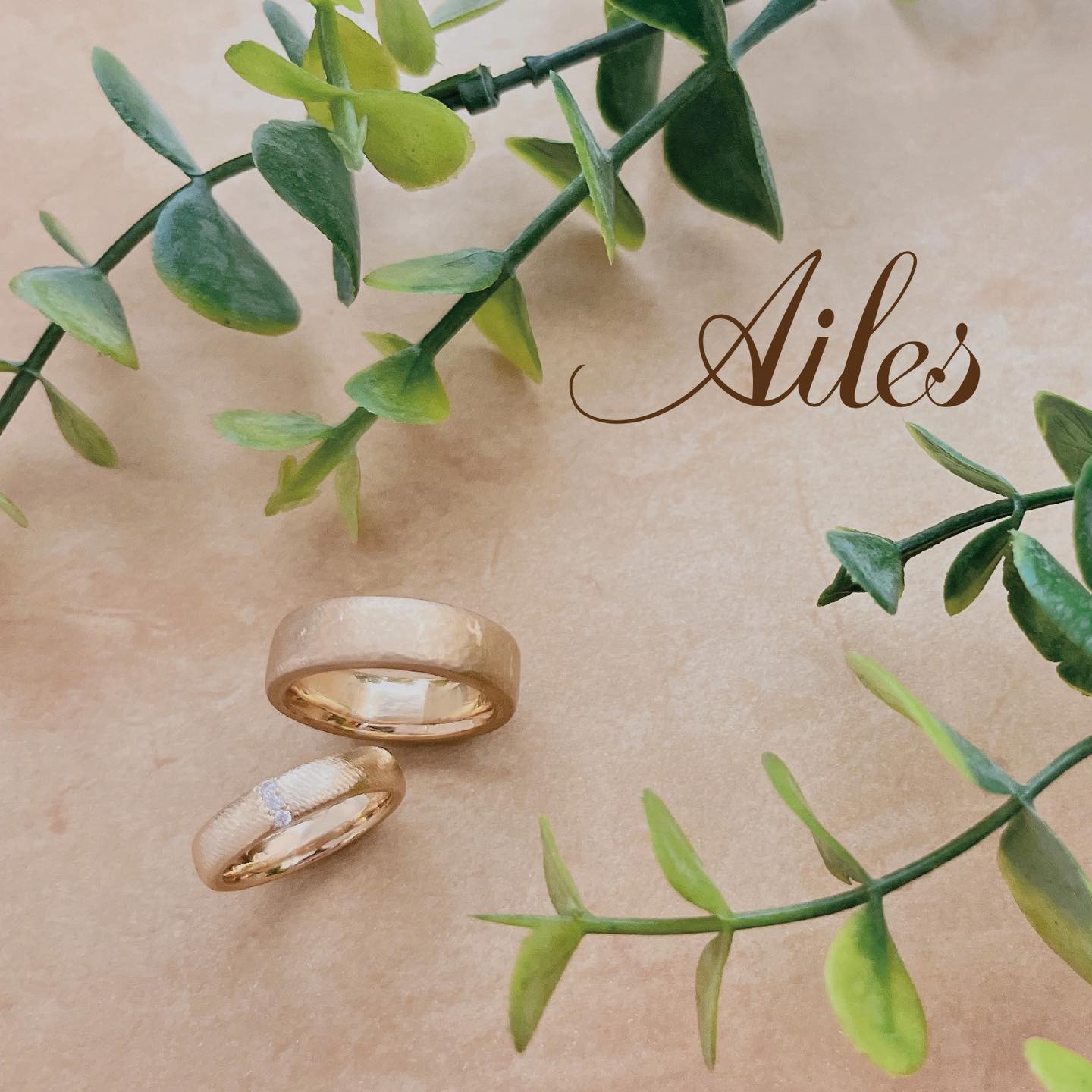 💠Ordermade ring Ailes💠 一本一本自社工房で熟練職人が鍛造製法で手作り致します⚒ ベースラインだけでも、素材・幅・厚み・仕上げなど様々オーダーができるので自分の指やお好みにあった世界に一つのリングが手に入ります😌 男性にとても人気な理由は丈夫さと圧倒的な着け心地の良さ。 #結婚指輪#マリッジリング#ブライダルリング