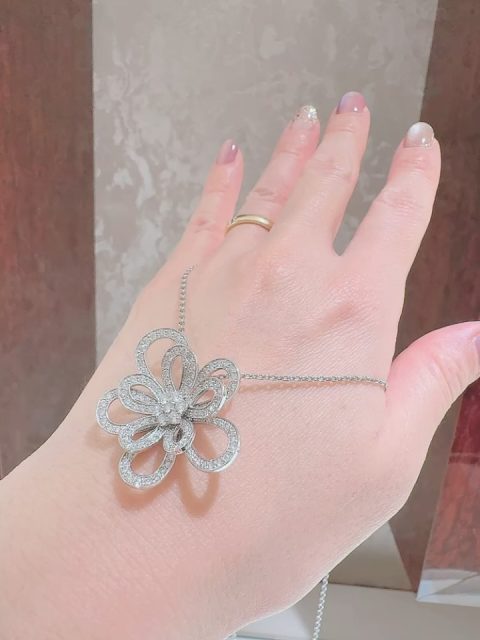 Special Price Jewelry 
¥550,000
ご紹介✨✨

💎56th Jewelry & Watch Exhibition💎
世紀の宝石＆時計展✨✨
⁡
📅 10月17日(金) 18日(土) 19(日)
🕙 AM10:00～PM6:00
（19日はPM5:00まで）
🏢 i-ビル 7F （一宮駅ビル）
※本店は16〜21日まで休業とさせていただきます

3日間限定の特別奉仕品ジュエリーは赤字覚悟で、選りすぐりのお値打ち商品をご用意しました𖧷𖧷𖧷𖧷

ウォッチでは⌚️⚙️
腕時計の本質を果てしなく追求するグランドセイコーをはじめ、機械内部の動きを見て楽しめるスケルトンタイプのCIGA Design（77,000円〜）を初導入⚙️
その他 数多くの商品もご覧いただけます！

♣️マジックショー
18.19日はKENTOさんによるテーブルマジックショーがございます✨
お子様も楽しんでいただけますのでご家族でご来場ください🐣

🍰ワクワクスイーツ大抽選会
ご来場様にハズレなしのクジに挑戦していただけます✨全国の有名スイーツを集めました🍪🍨　
何が当たるかはお楽しみ🍭
（抽選にはこちらの画面を当日提示してください📱）
※数に限りがございます

🌾毎日先着15名様
富山の黒部米こしひかり2キロをプレゼント🍚

皆様のご来場 心よりお待ちしております🍁

<a href=